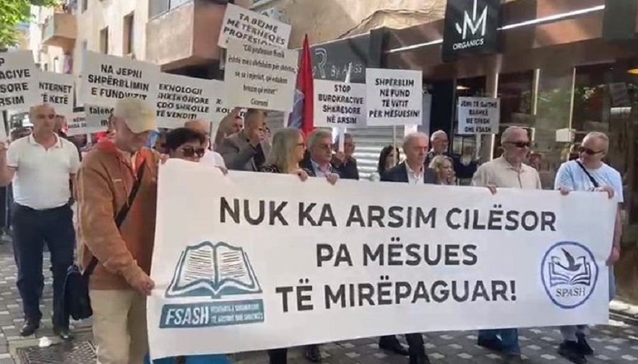 Mesuesit proteste para Ministrise se Arsimit per 1 Maj: Te dyfishohen pagat